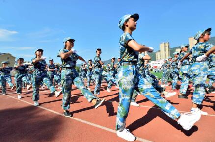 校園軍訓(xùn)-齊步走