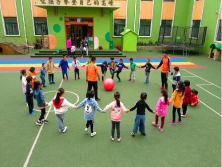 體智能特訓(xùn)營(yíng)-圍成一個(gè)圈玩游戲